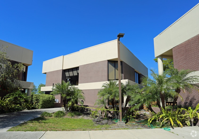 More Photos Of 5021 W Laurel St, Tampa Loft Creative Space For Sale