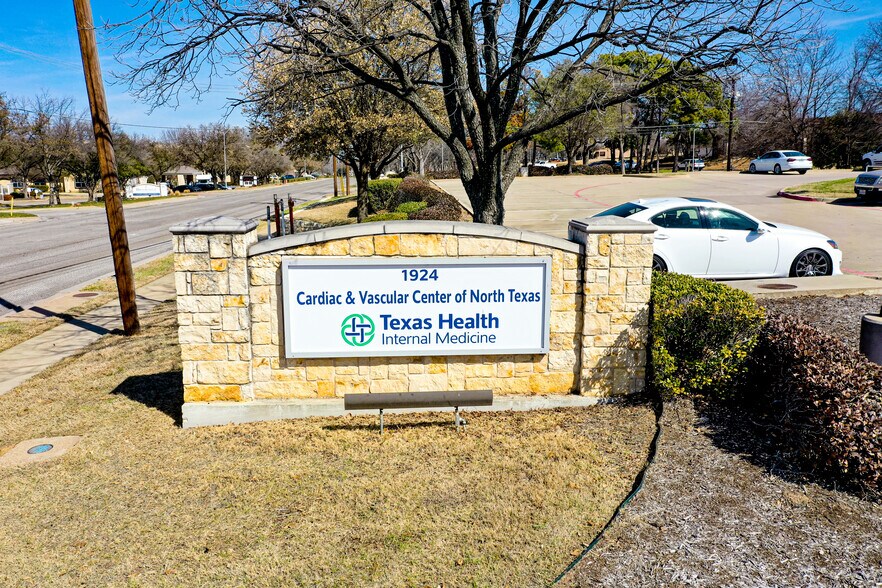 More Photos Of 1924 Forest Ridge Dr, Bedford Medical For Sale