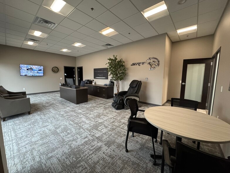 More Photos Of 645 Sandpiper Trl, Cottage Grove Warehouse For Sale