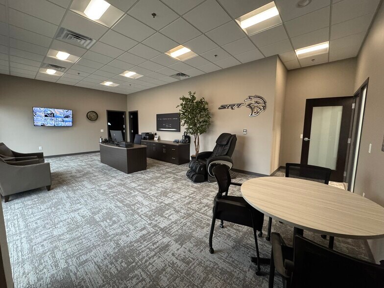 More Photos Of 645 Sandpiper Trl, Cottage Grove Warehouse For Lease