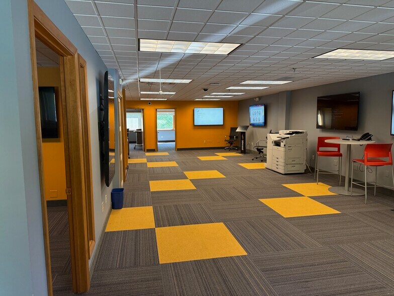 More Photos Of 30 Airport Rd, West Lebanon Office For Lease