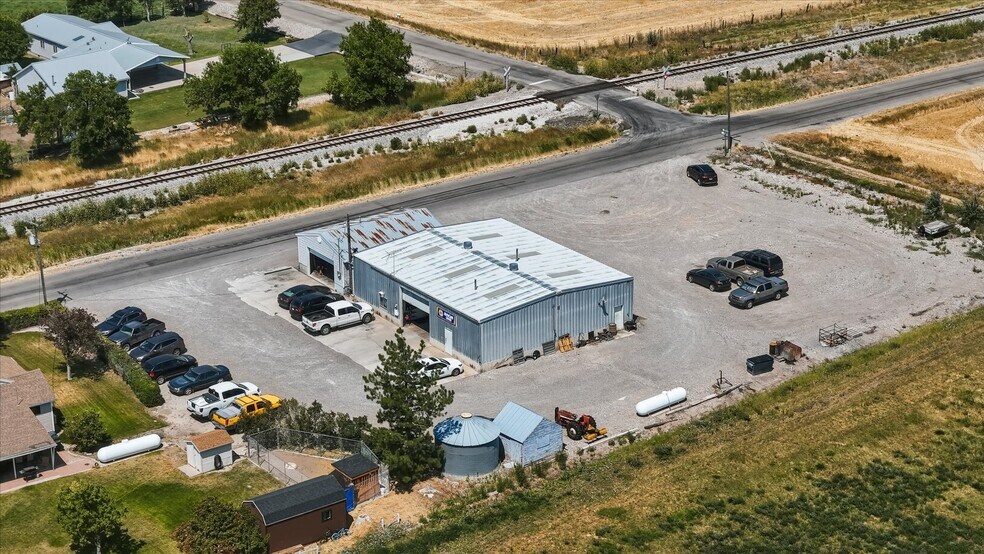 More Photos Of 9975 6400 w, Tremonton Office For Sale