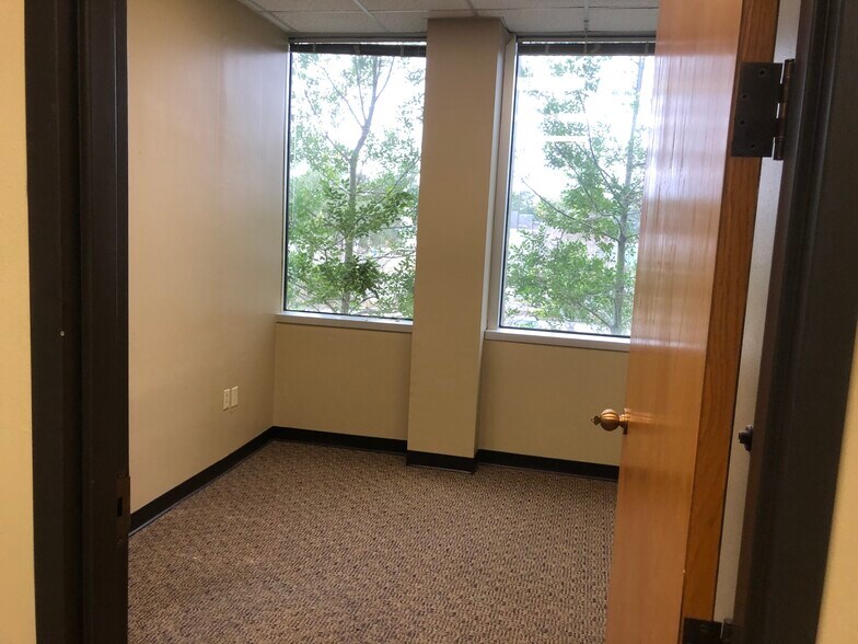 More Photos Of 3029 S Sherwood Forest Blvd, Baton Rouge Loft Creative Space For Lease