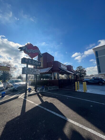 More Photos Of 567 S Perkins Rd, Memphis Restaurant For Lease