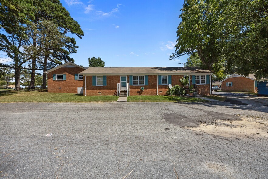 More Photos Of 2501 Vanstory St, Greensboro Apartments For Sale