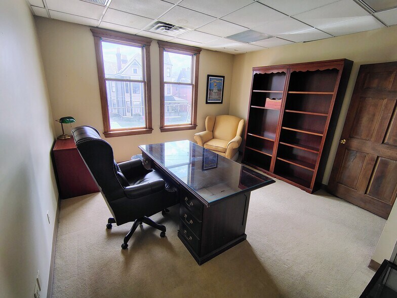 More Photos Of 1337 Virginia St, Charleston Office For Sale