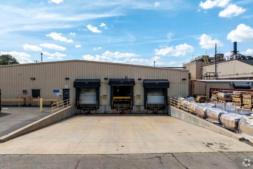 More Photos Of 11900 E 8 Mile Rd, Detroit Manufacturing For Sale