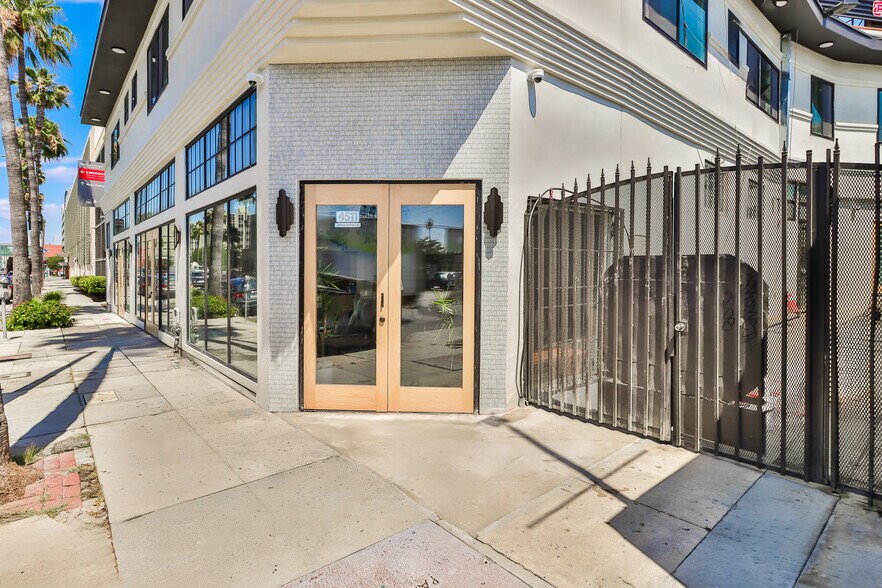More Photos Of 4514-4518 Hollywood Blvd, Los Angeles Storefront Retail Residential For Lease