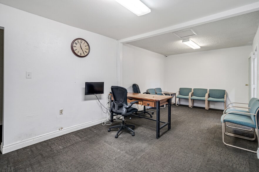 More Photos Of 8837 E Palmdale Blvd, Palmdale Research And Development For Sale