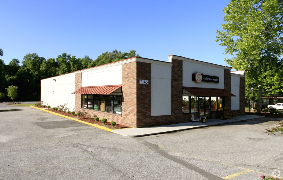 More Photos Of 2139 N Main St, Summerville Unknown For Lease