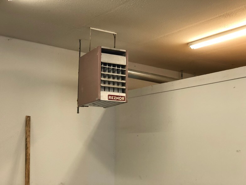 More Photos Of 80 Vine St, Newark Light Distribution For Sale