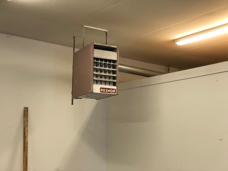 More Photos Of 80 Vine St, Newark Light Distribution For Sale