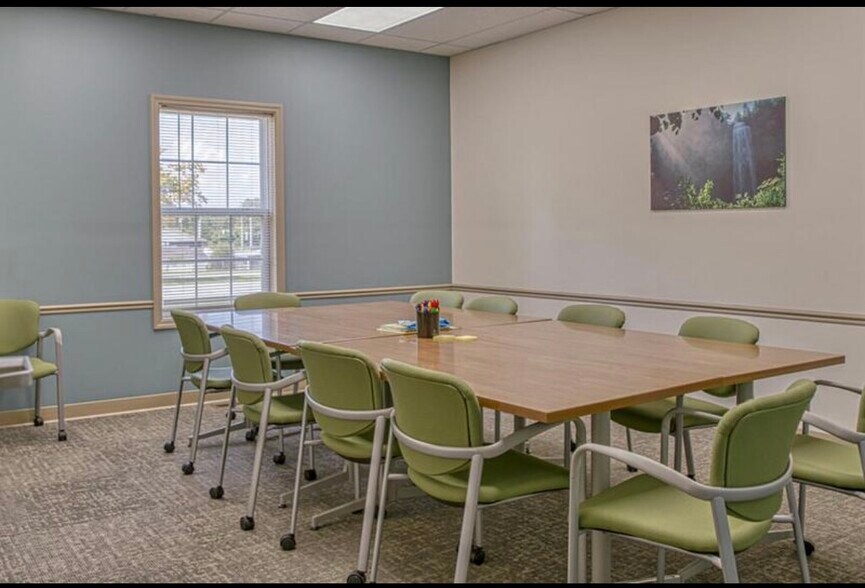 More Photos Of 715 Walker Dr, Smithville Office For Sale