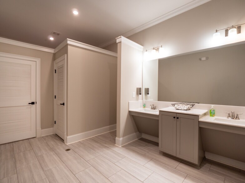 More Photos Of 3957 S Main St, Acworth Office For Sale