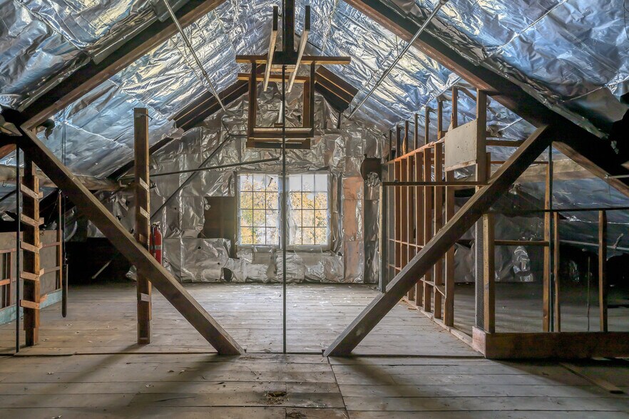 More Photos Of 515 Columbia St, Hudson Warehouse For Sale