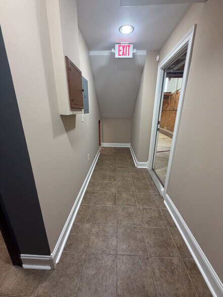 More Photos Of 39W963 Midan Dr, Elburn Warehouse For Lease