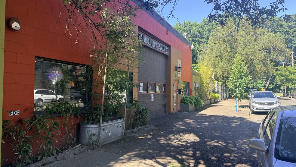 Primary Photo Of 2104 N Willis Blvd, Portland Auto Repair For Sale