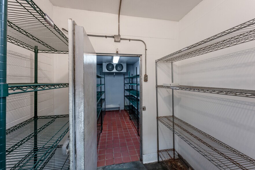 More Photos Of 623-627 Pearl St, La Jolla Unknown For Lease