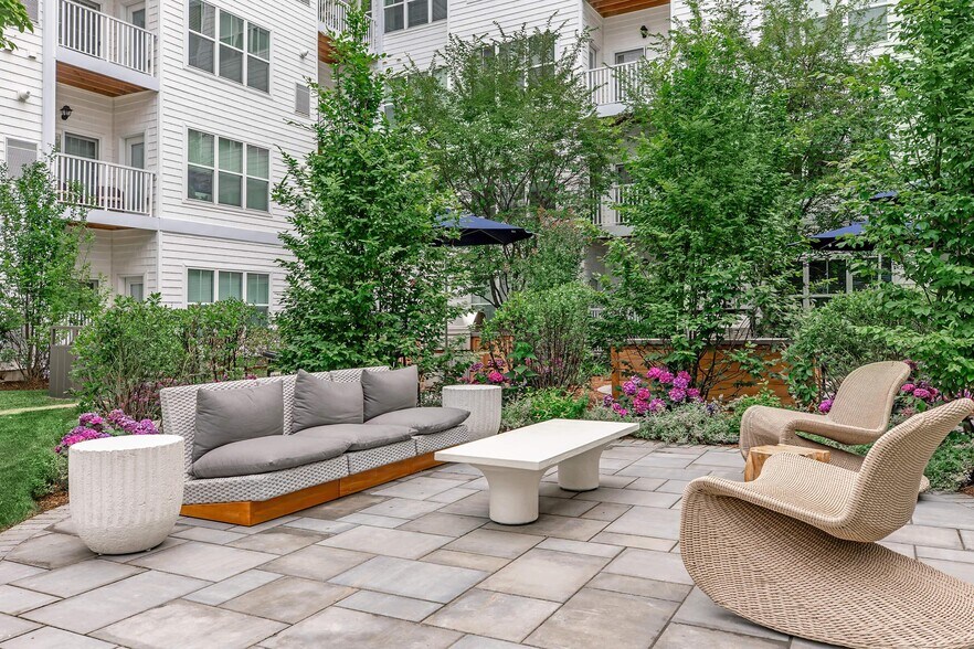 More Photos Of 515 West Ave, Norwalk Unknown For Lease