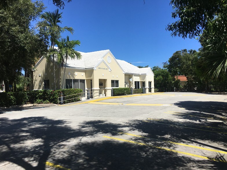 More Photos Of 2404 Seacrest Blvd, Boynton Beach Medical For Lease