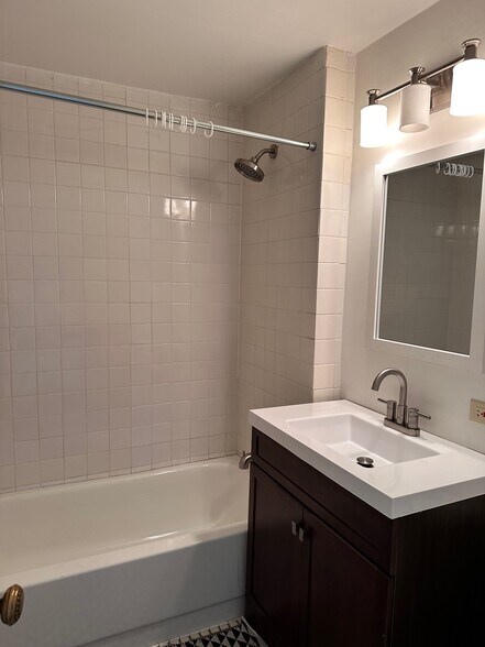 More Photos Of 706 Green Bay Rd, Glencoe Storefront Retail Office For Lease