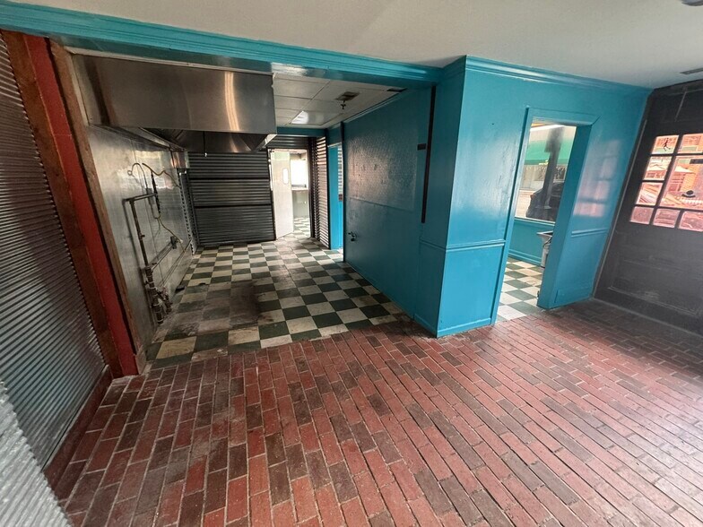 More Photos Of 154-190 N Merchant St, Decatur General Retail For Sale