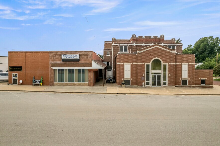More Photos Of 115-117 W Grand Ave, Tonkawa Storefront Retail Office For Sale