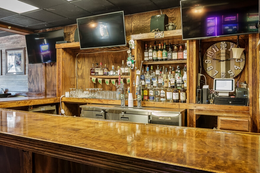 More Photos Of 209 W Main St, Genoa Bar For Sale