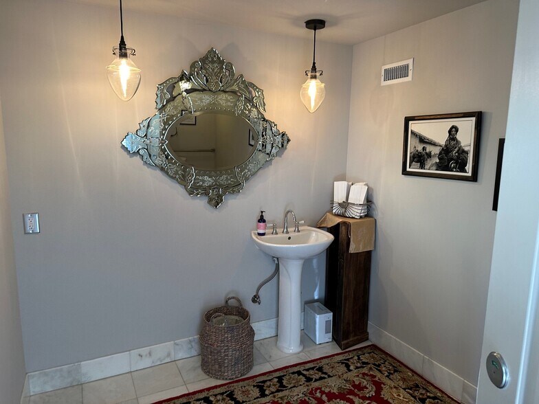 More Photos Of 3201-3215 Macarthur Blvd, Oakland Medical For Sale