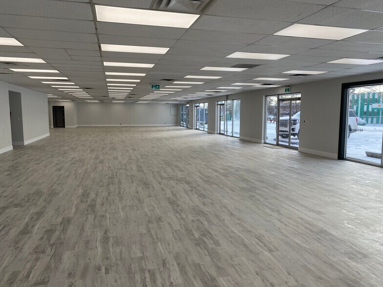 More Photos Of 4412 Manilla Rd SE, Calgary Showroom For Sale