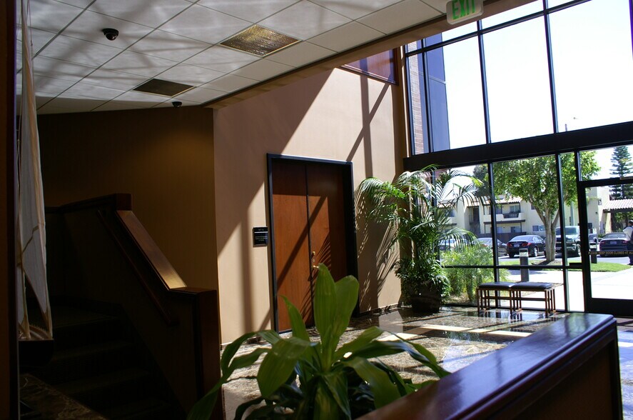 More Photos Of 20101 SW Birch St, Newport Beach Office For Lease