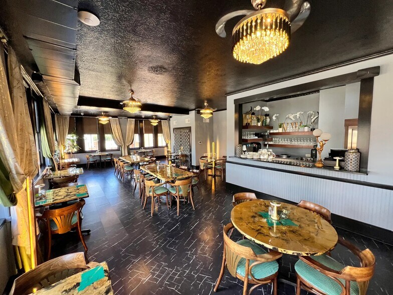 More Photos Of 2 E Main St, Luray General Retail For Sale