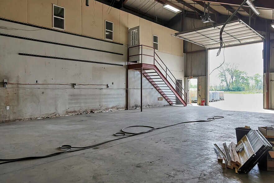 More Photos Of 10640 Lancaster Rd, Hebron Unknown For Lease