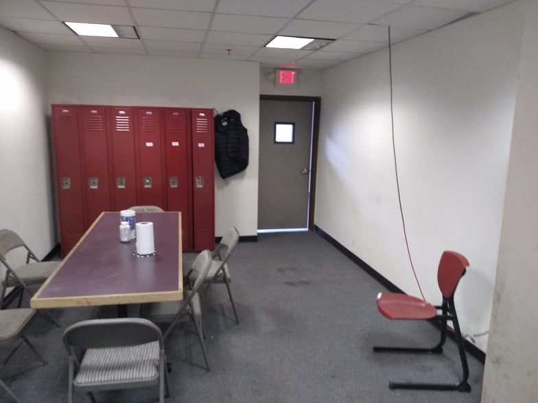 More Photos Of 14 Van Dyke Ave, New Brunswick Warehouse For Lease