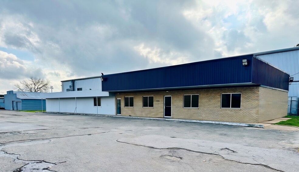More Photos Of 1534 Campbell Rd, Houston Light Distribution For Lease