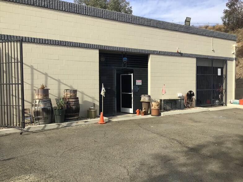 More Photos Of 1689 Production Cir, Jurupa Valley Service For Sale