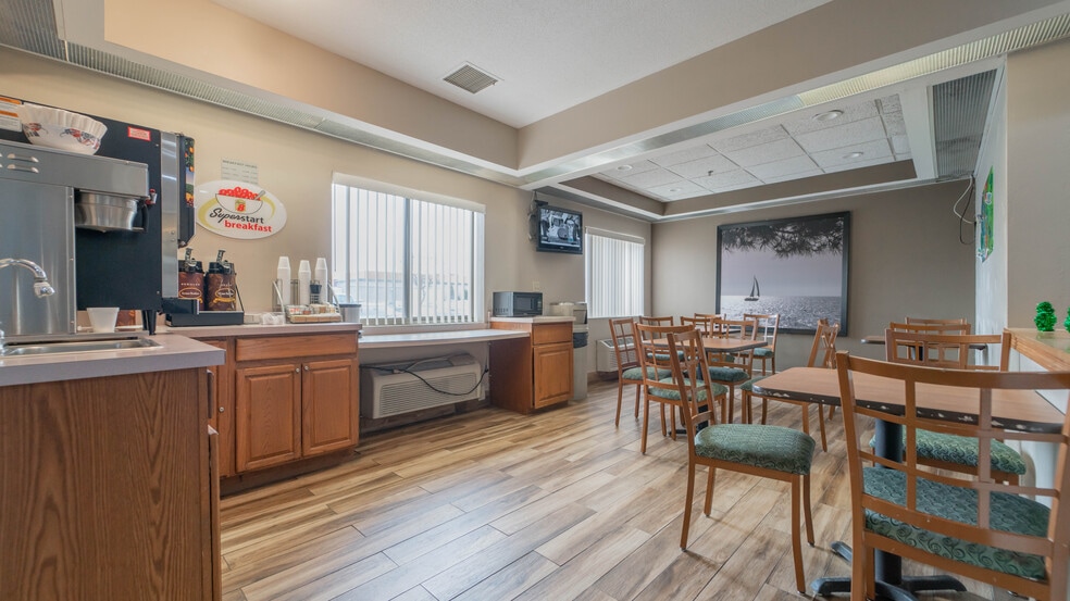 More Photos Of 3005 John Howell Dr, Valparaiso Hotel For Sale