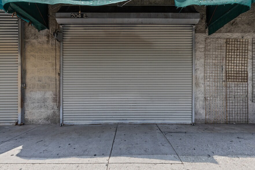 More Photos Of 204 E 11th St, Los Angeles General Retail For Sale