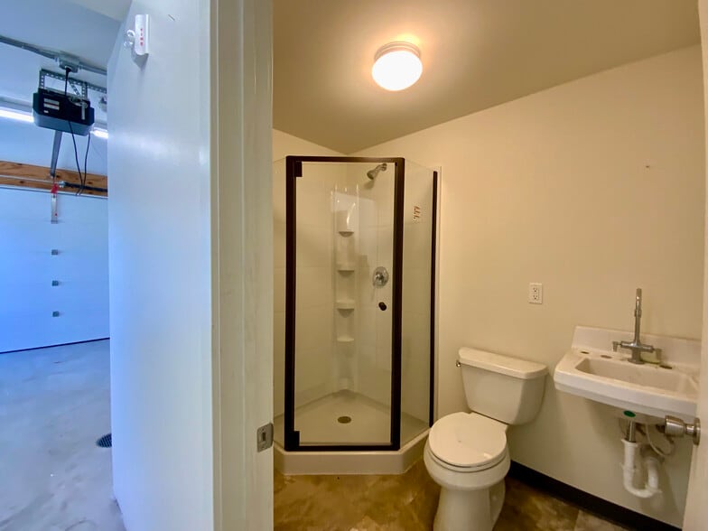 More Photos Of 6027 W Vliet St, Milwaukee Storefront Retail Office For Sale