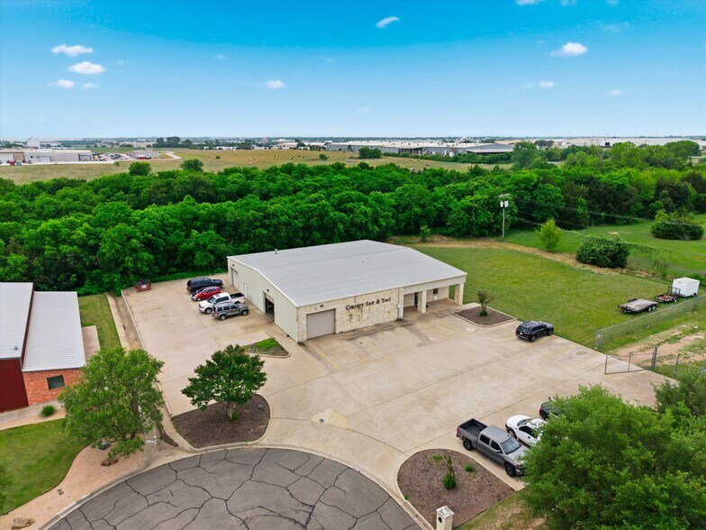 More Photos Of 309 Granite Dr, Woodway Warehouse For Lease