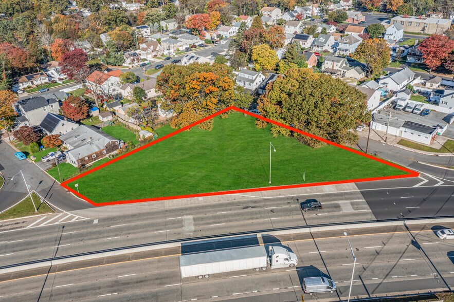 More Photos Of 44 Edmund St, Edison Land For Lease