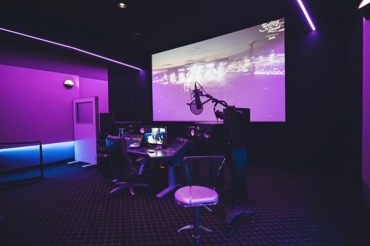 More Photos Of 5325 Topanga Canyon Blvd, Woodland Hills Office Residential For Lease