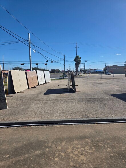 More Photos Of 1915 N Brazosport, Freeport Service For Sale