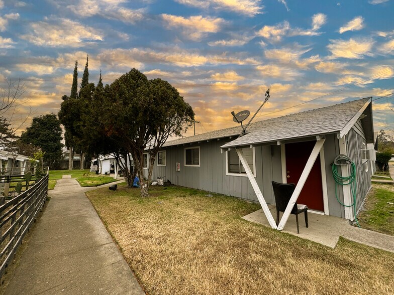 More Photos Of 6860 Walnut Ave, Winton Apartments For Sale
