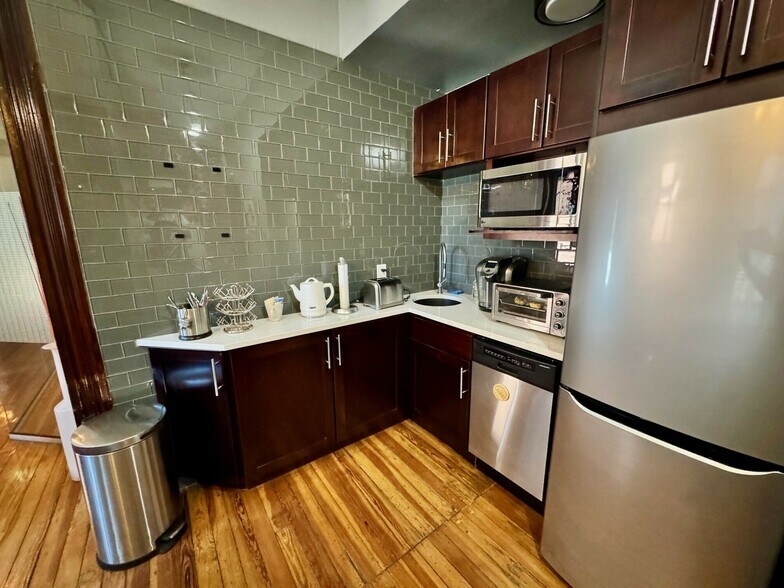 More Photos Of 2839 Wyandot St, Denver Storefront For Sale