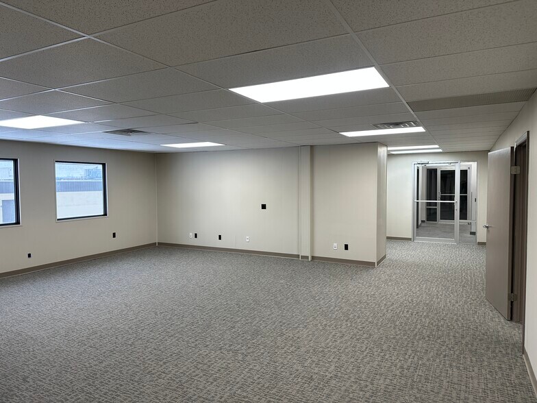 More Photos Of 4 Adler Dr, East Syracuse Office For Lease