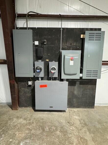 More Photos Of 4315 Gibson Dr, Tipp City Warehouse For Lease