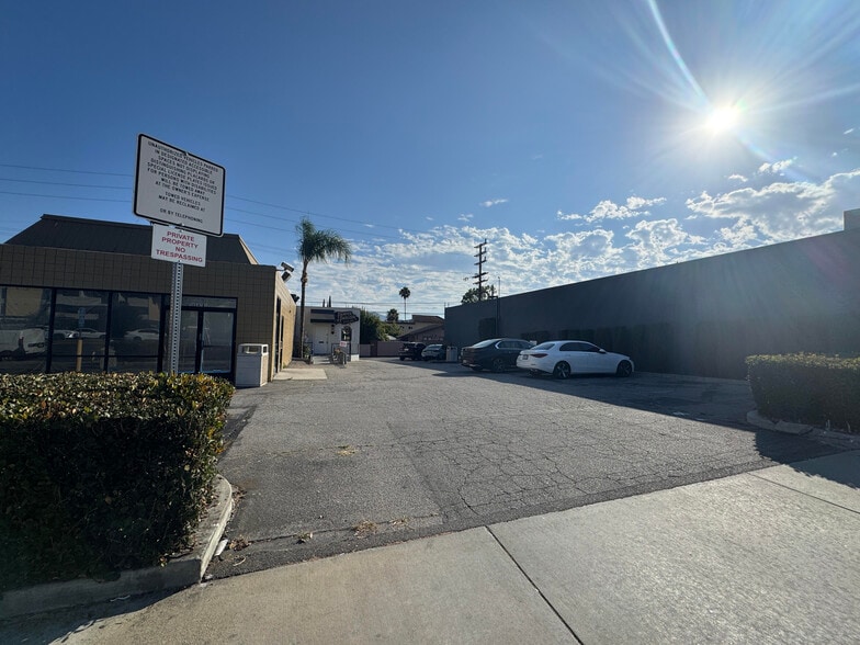 Primary Photo Of 1428-1430 W Glenoaks Blvd, Glendale Freestanding For Lease