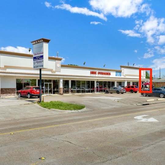 More Photos Of 614 Park St, Baytown Storefront For Lease