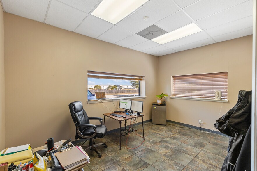 More Photos Of 1120 Commercial Blvd N, Arlington Warehouse For Sale